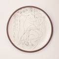 Serving Platter, Figure endormie sur fond moucharabieh